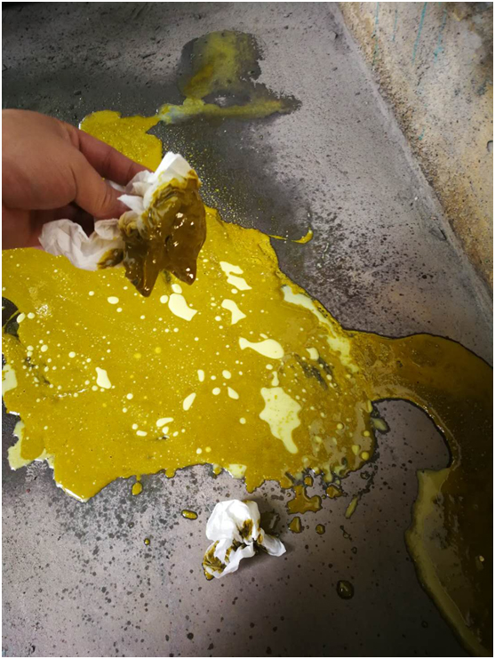 油氣分離器使用過程中因壓差過高被擊穿，造成跑油，油分配料不匹配造成壓差過高(圖2)
